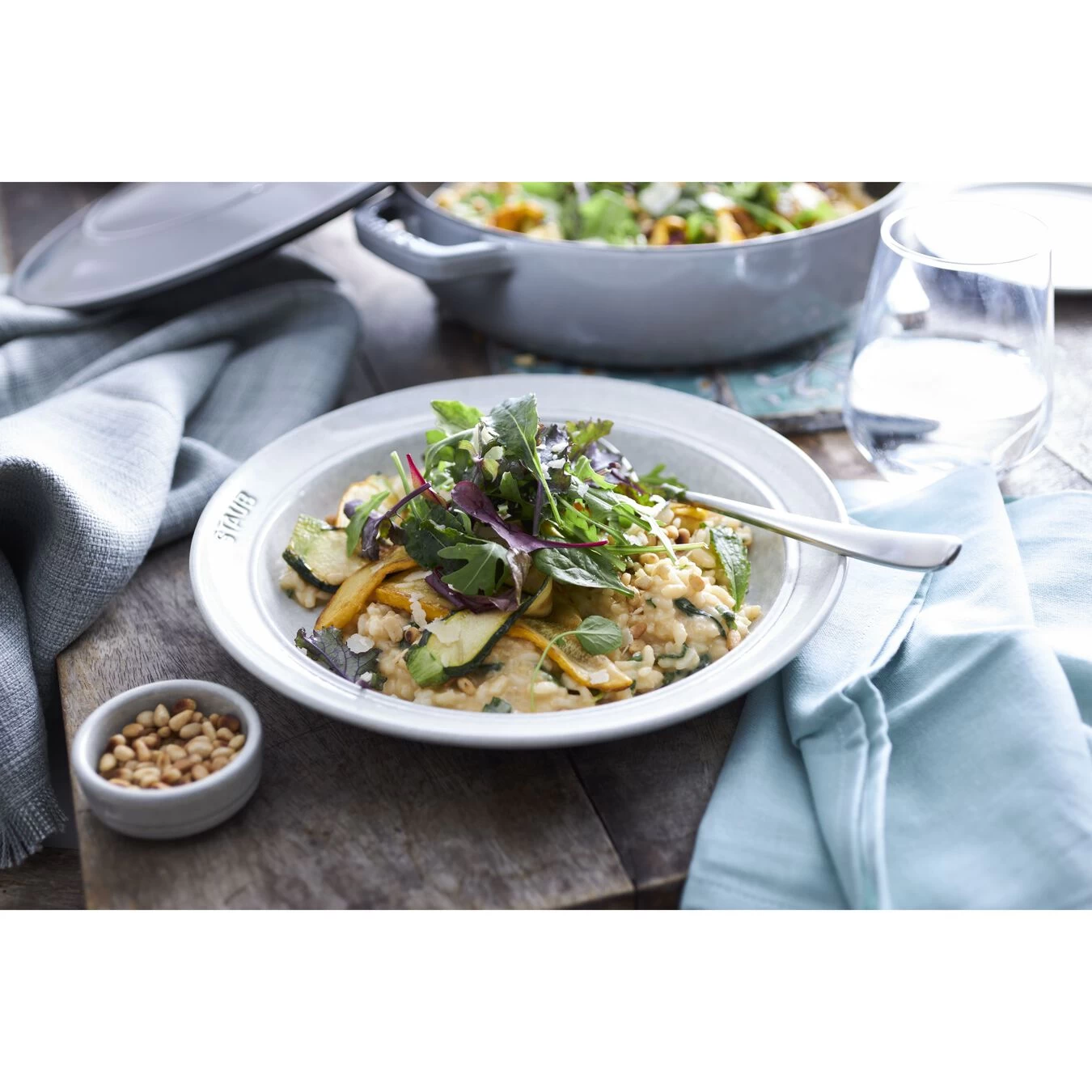 Staub Piatto Rotondo - 24 Cm, Tartufo Bianco 3 Staub Piatto Rotondo - 24 Cm, Tartufo Bianco - immagine 3