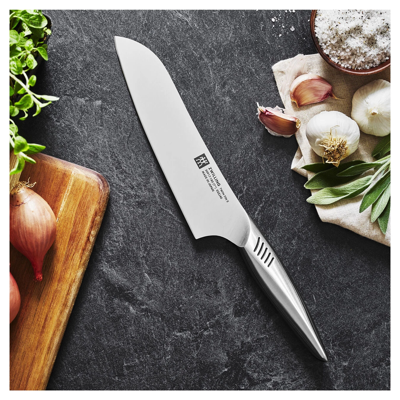 Zwilling Coltello Santoku Liscio - 18 Cm, Argento 2 Zwilling Coltello Santoku Liscio - 18 Cm, Argento - immagine 2