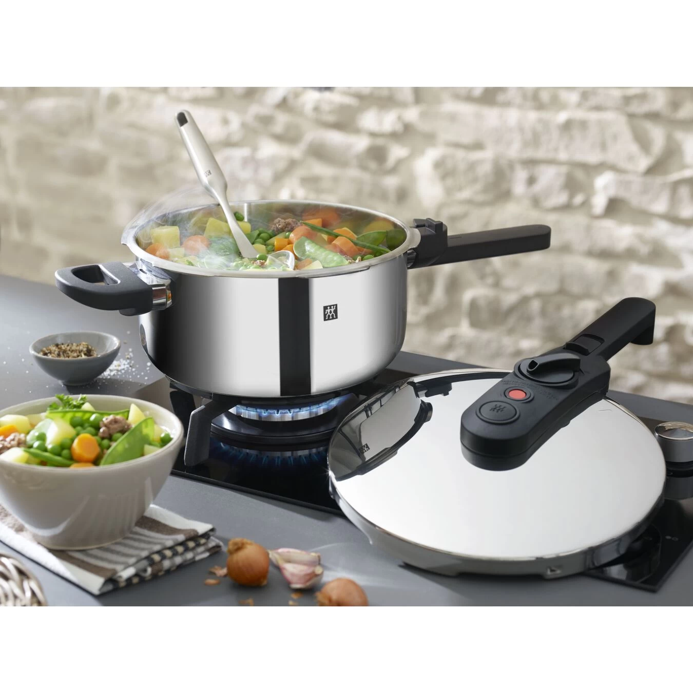 Zwilling Set Pentola A Pressione - 6-pz., 18/10 Acciaio Inossidabile 3 Zwilling Set Pentola A Pressione - 6-pz., 18/10 Acciaio Inossidabile - immagine 3