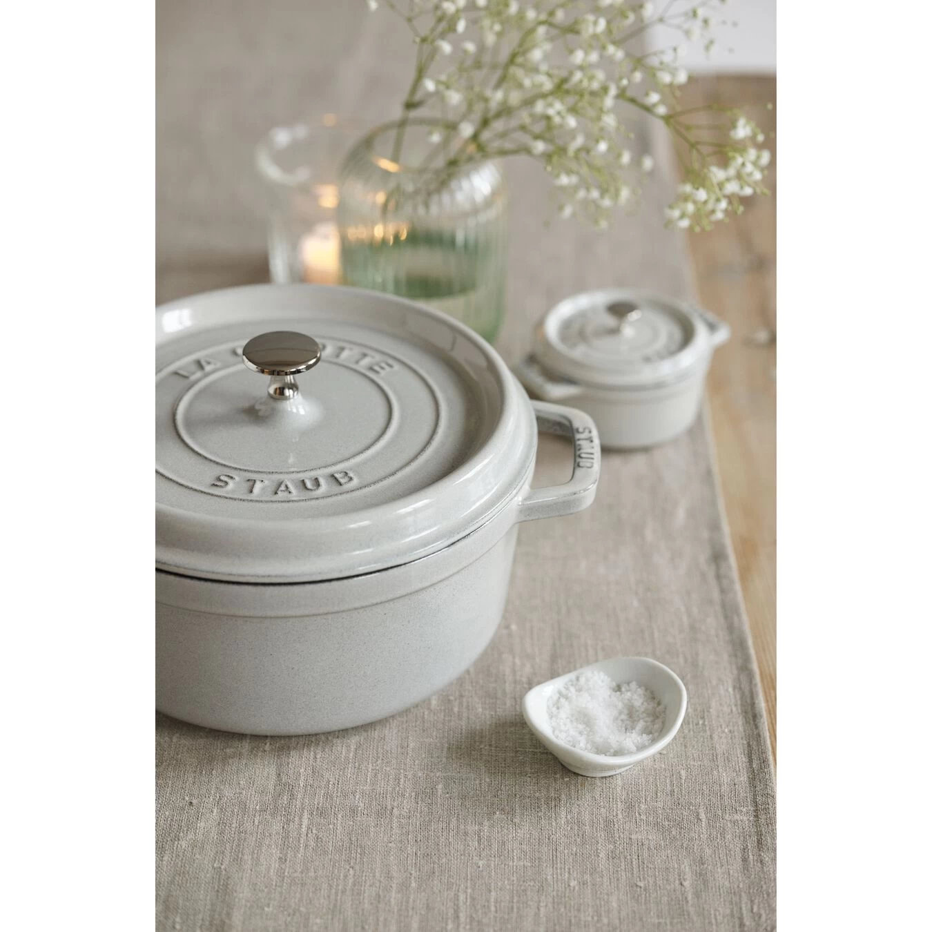 Staub Cocotte Rotonda - 22 Cm, Tartufo Bianco 5 Staub Cocotte Rotonda - 22 Cm, Tartufo Bianco - immagine 5